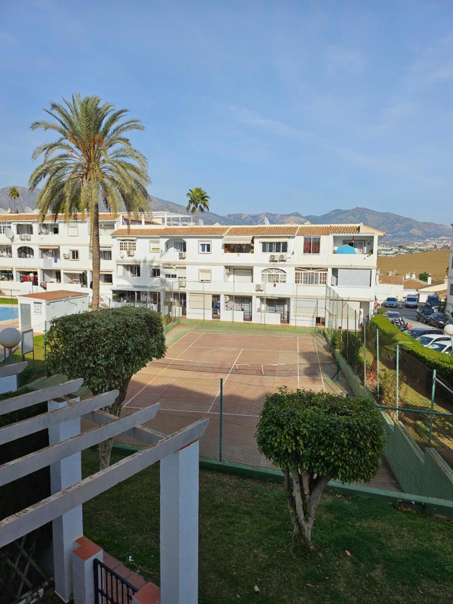 En Mijas Con Terraza, Capacidad 5 Personas Con Piscina De Temporada Málaga